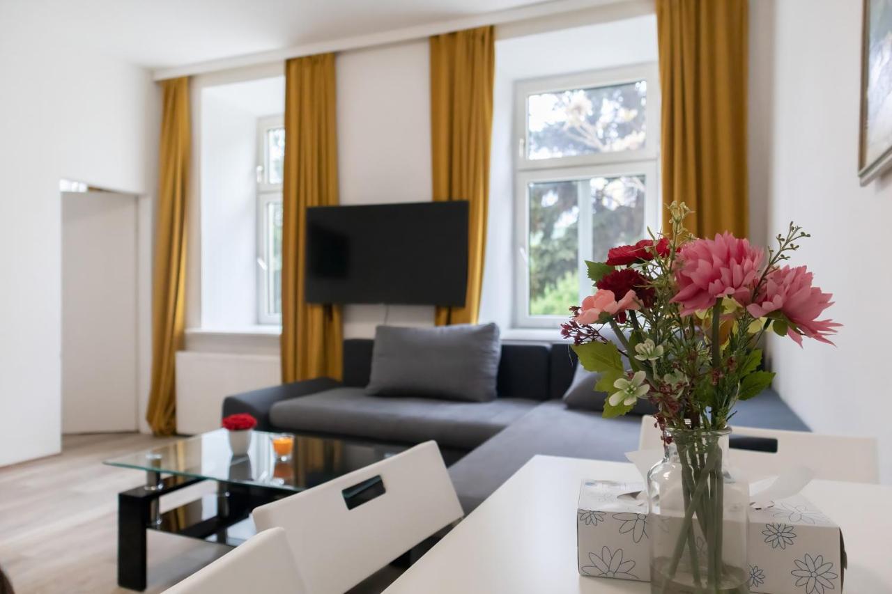 Apartment Spacious & Pleasent 2br Apt. Near Milenium Tower